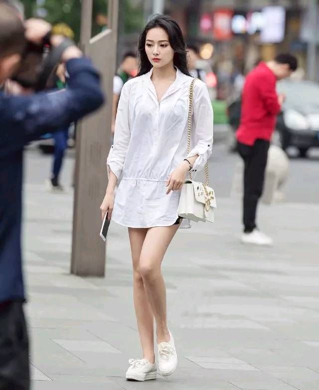 街拍 闺蜜时尚清凉风的穿搭参考，一道清凉盛夏的靓丽风景