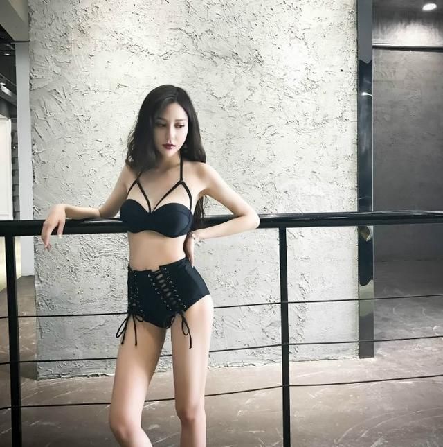 韩式性感风比基尼，小姐姐性感身材大显魅力！