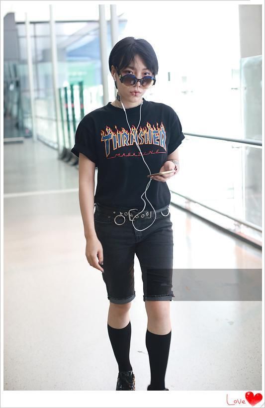 当吴莫愁穿短裤撞上吉克隽逸，网友：豪放与保守的差距一目了然！