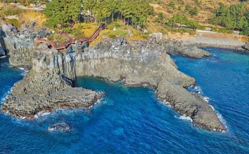 航拍韩国济州岛美景,四天三晚吃喝玩乐全攻略,总有你喜欢的