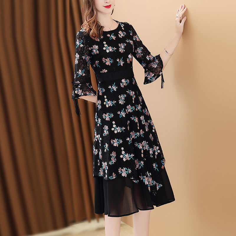 女人过了35，尽量少穿小脚裤出门，试试时髦的秋裙，洋气嫩美爆