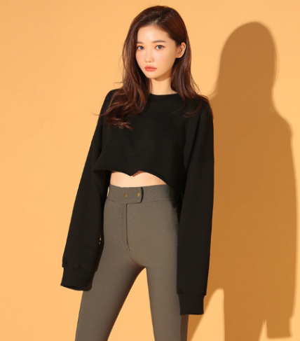 美丽的打底裤女神，尽显漂亮腿型，更具女人味！