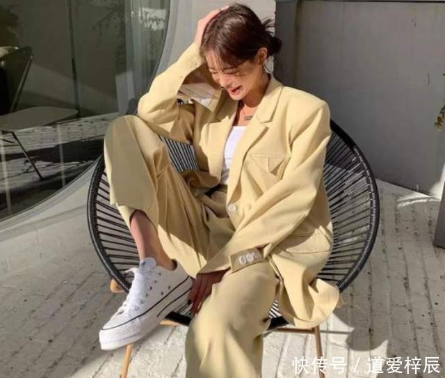 格子西装:2020年开春“西服”大火!搭什么单品都好看,几乎每个女生都适合