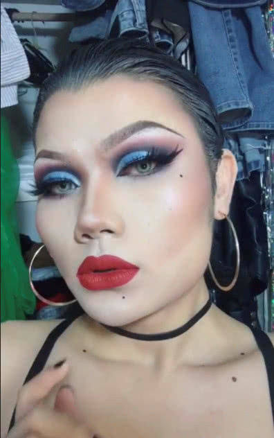 这个小姐姐的这个妆简直了,化妆前后对比差别真大,网友:服!