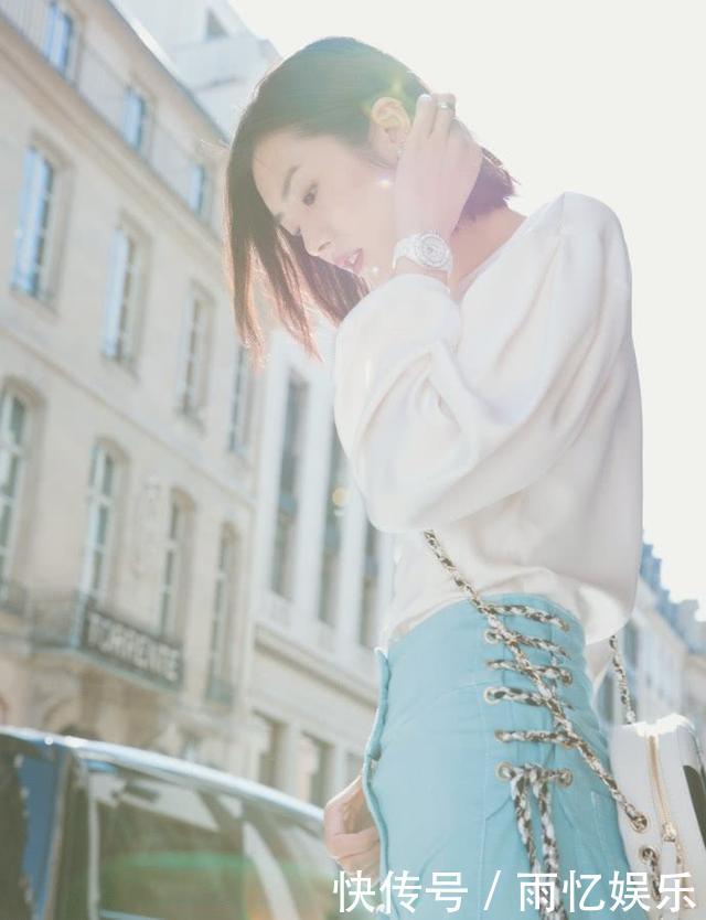 刘雯巴黎时装周换少女风，蓝裙蓝裤齐上阵，走下T台更惊艳！