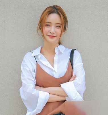 漂亮新颖的额头高的女生时尚马尾辫发型!