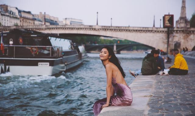 王艺穿香芋色吊带裙,性感仿佛落日女神,网友:被你美哭了!