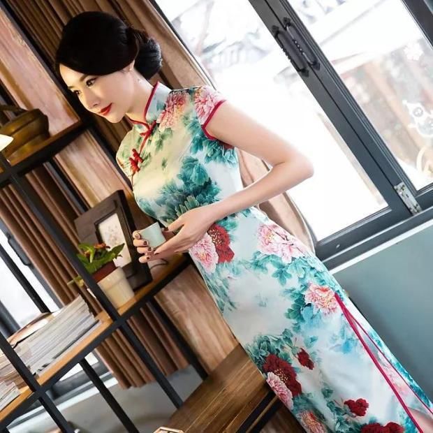 你和女神之间，只隔着一件旗袍！