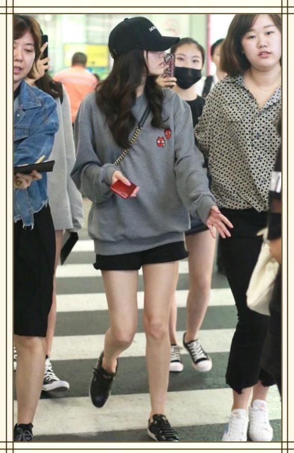 当关晓彤和168热巴同穿短裤，终于知道腿长和腿细哪个更重要了