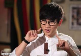 他到底惹谁了?先被质疑假吹，再被爆出假唱，网友:我们都相信他