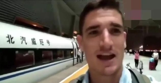  【感觉】老外坐中国高铁直呼:太不可思议了！这感觉棒极了