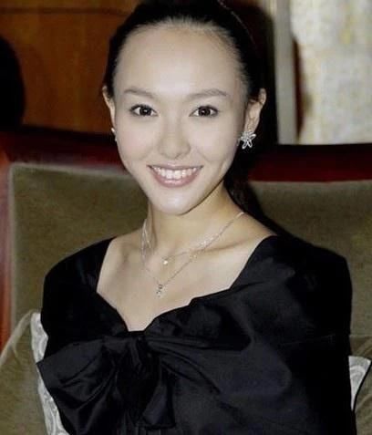 吴昕这次终于穿对了衣服，可这发型是什么鬼?