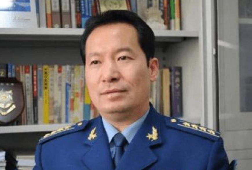 崔永元微博炮轰试飞员：你的疯狂传到境外，丢军人脸，丢范冰冰脸