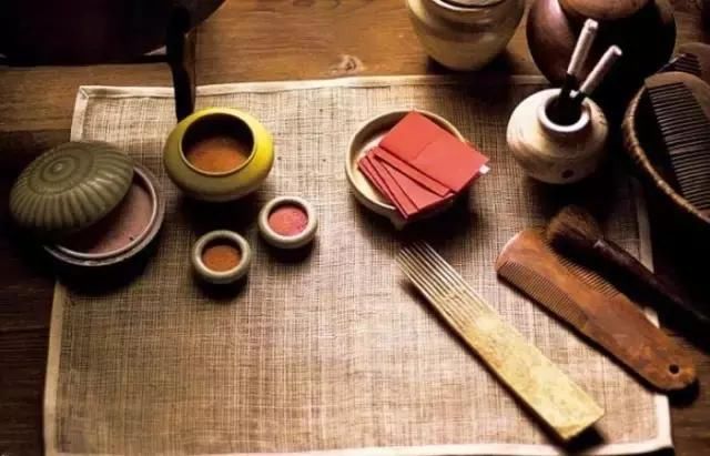 揭秘古代女子化妆奇史，男人居然也化妆！