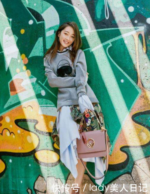 蒋梦婕的穿搭终于熟透了！一身性感连衣裙美出新高度，半露的最美