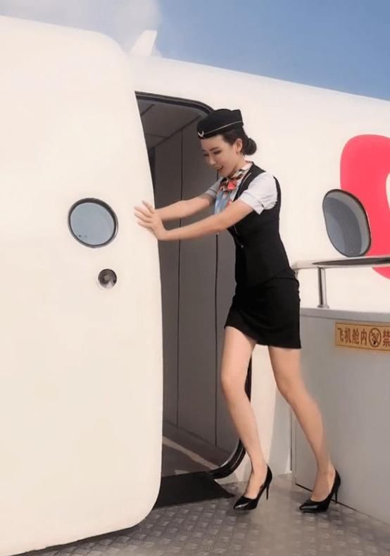  美女|清雅简约的美女，美到让人移不开眼睛，倍显青春迷人气质！