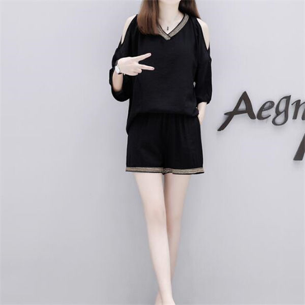 1米5老婆从不穿高跟鞋!出门时尚短套装+平底，看着有1米6