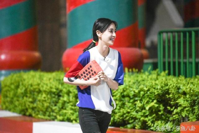 为何29岁的baby皮肤会这么好?看她起床后做的这件事也许就懂了