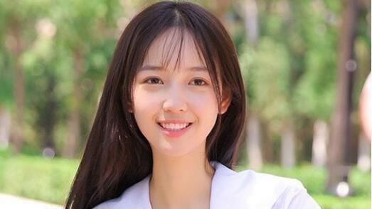 「选手」杨超越成选秀节目标杆,青你2选手频频炒作,谁是下一个锦鲤?