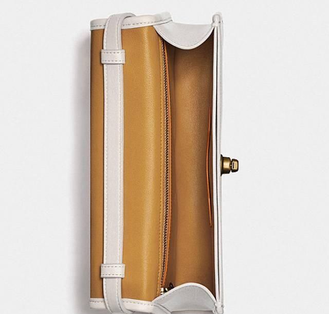  推出：看不到樱吹雪没关系！来看miumiu、Longchamp、BVLGARI粉包治百病