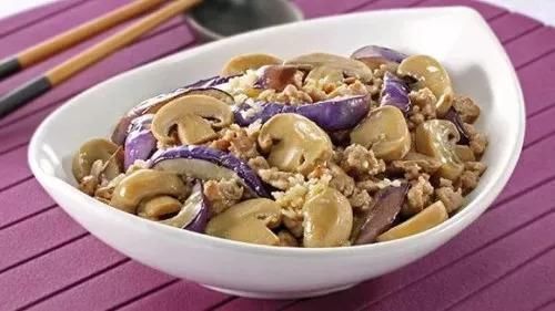 辟谣感冒发烧不能吃鸡蛋?菌类和茄子同食会致死?近期食药十大谣