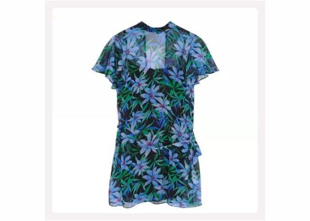 低调地露肉，性感得刚好，唐嫣同款美背了解一下