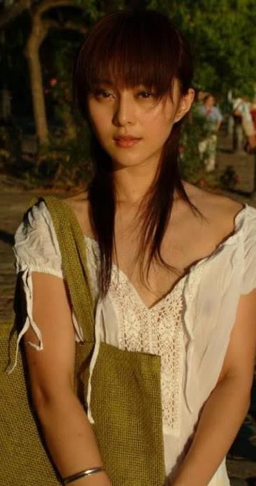 原来范冰冰年少时这么漂亮！素颜照惊艳了时光，比化了妆还漂亮