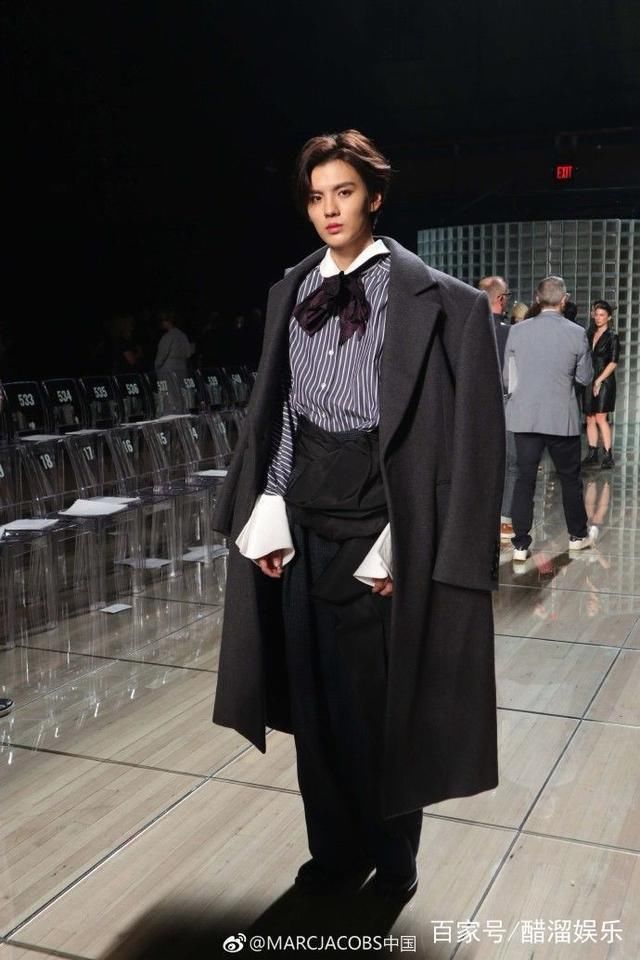 毕雯珺纽约看秀被安排与女微商吃饭歌迷列证据驳斥黑粉要追责