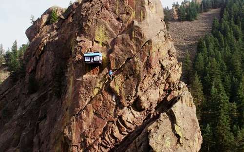 最惊险的商店建在悬崖上,只要能到这里,商品全部免费!