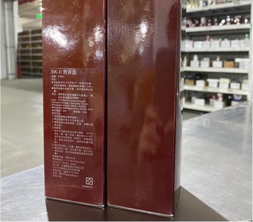  #美妆鉴定师#一年试10000支口红，90后姑娘却不直播不带货