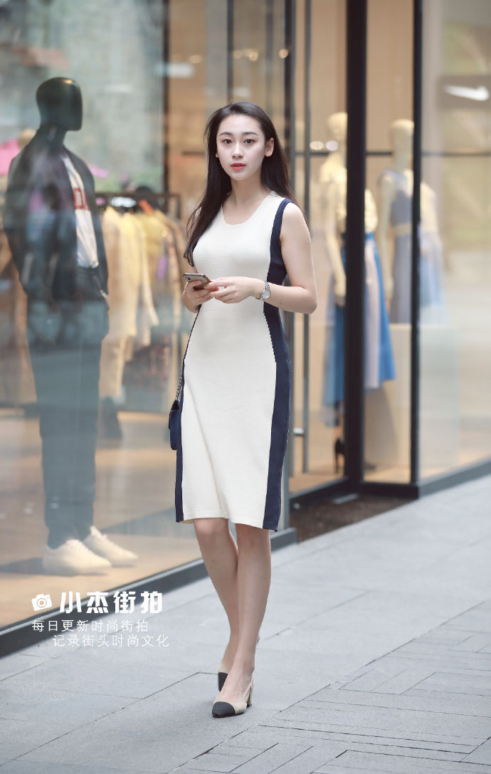 精致的妆容，时尚的穿搭技巧，展示出别样的女神气质!