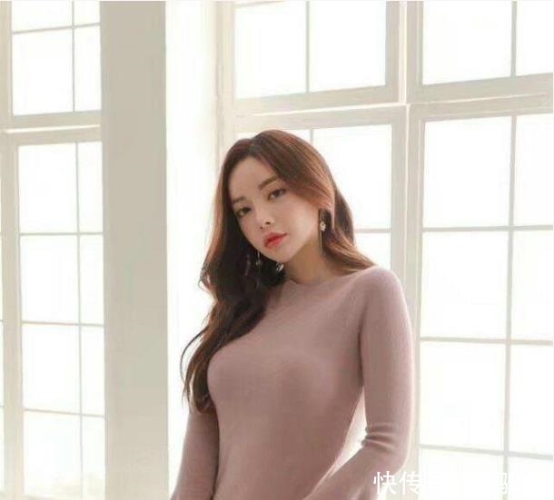 很有品味的牛仔裤美女，摇曳身姿，浑身满满女人味