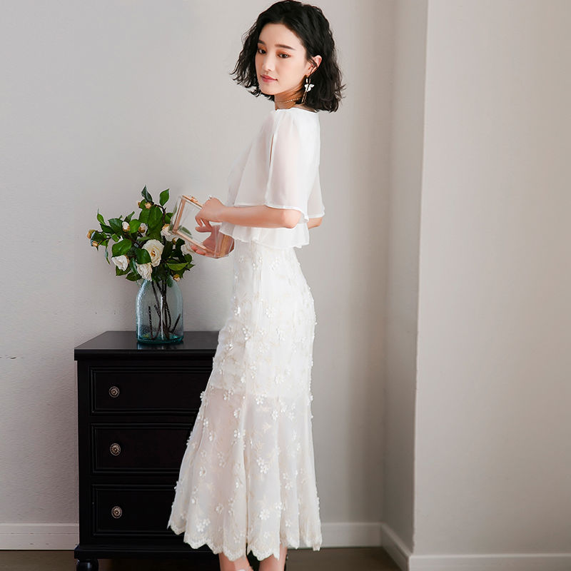 气质不够,鱼尾裙来凑,提臀收腰拉长双腿,每走一步都优雅迷人