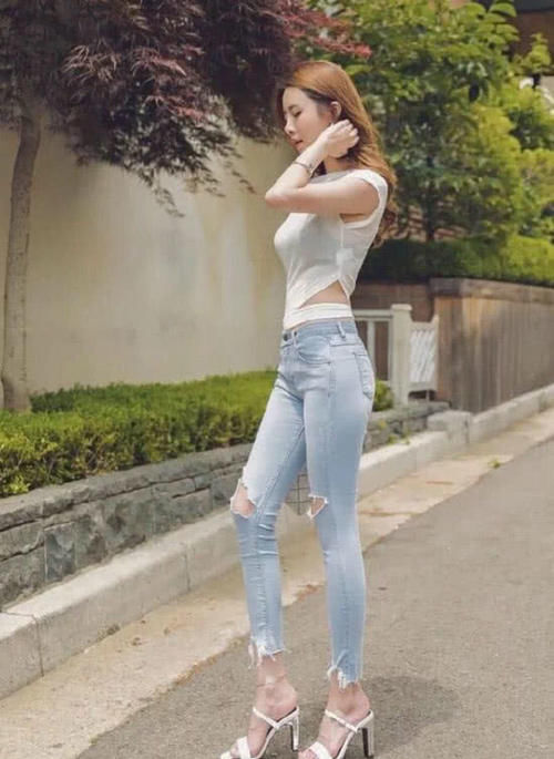 紧身牛仔裤，打造你的超高腰线！