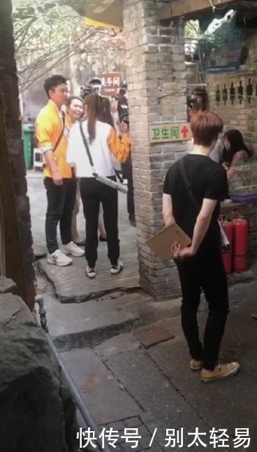 重庆的厕所火了, 张艺兴懵了, 这个热搜上的我这个重庆人一脸懵逼