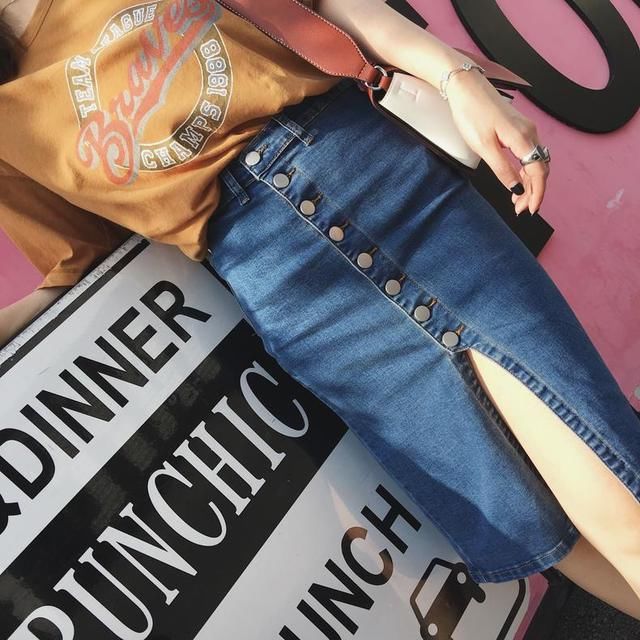 牛仔助攻，半裙演绎经典穿搭