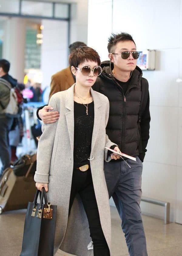 马伊琍真的很敢穿！Slap-up短裤只能覆盖关键部位，网友：长腿