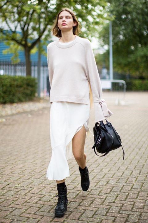  「针织衫」女人买针织衫，就要挑这4种“耐看色”，穿个两三年都不会过时