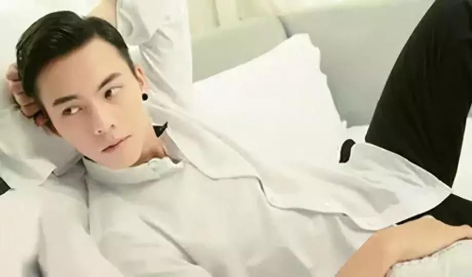 肌肉衬衫绝对是壮汉最“型”的样子，之一!