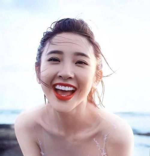  女生：长相干净的女生，一般都会有这4特点，即使五官很一般男生也喜欢