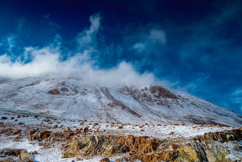 我国最“牛气”的县城：白种美女媲美欧洲，这种见面礼让人艳羡