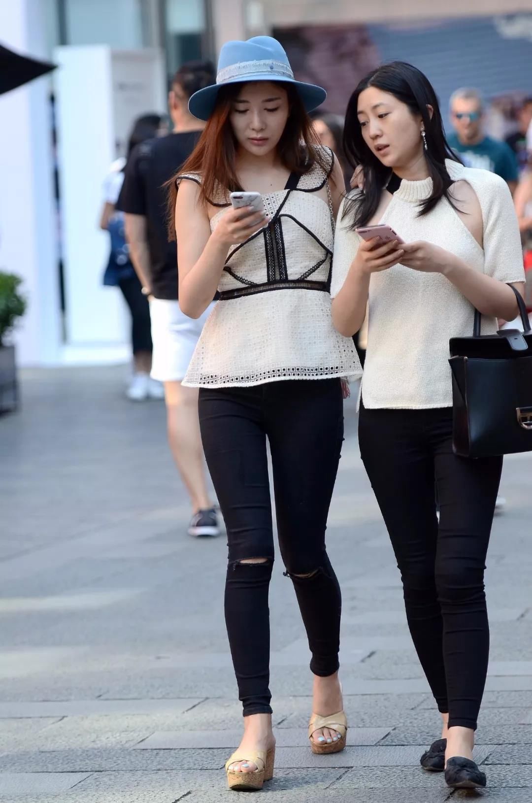 成都街拍，微胖女生黑色长裤穿搭参考，让你赚足回头率