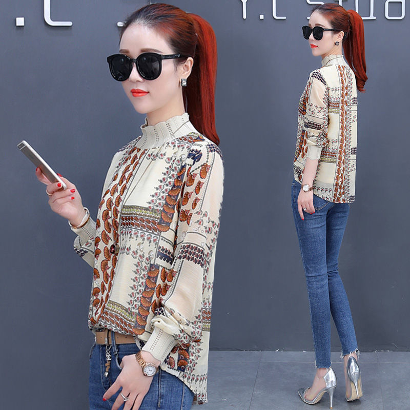 难怪妈妈中秋不穿裙回家!穿这新款小衫，洋气显年轻，哪有58岁