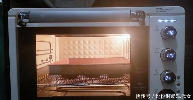  『发酵』小朋友非常喜欢的小餐包，蓝莓果酱夹心小餐包，简单易作酸甜可口