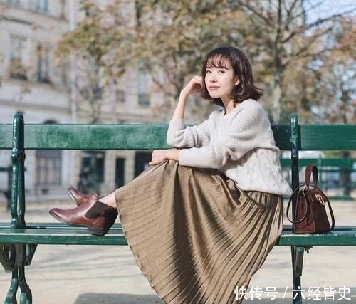  『适合』适合80、90后女人的春裙搭配，穿出简约气质，上街“美成一幅画”