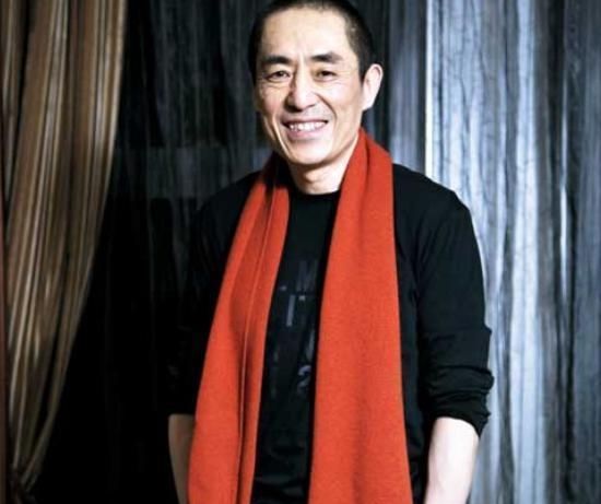 『偶遇』张艺谋女儿偶遇巩俐，从他这样叫巩俐，看出他的真实教养