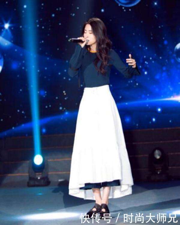 张碧晨裙子里面套裤子很时髦? 让人看不懂的, 还有她脚上那双鞋啊