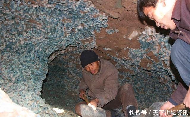 农村老光棍建房想娶个老婆，挖地基时却发现了“千百年前的银行”