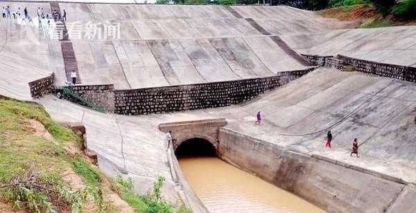  大坝|耗资220亿建了42年，印度大坝启用1天不到就塌，相关部门：