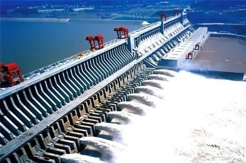  超级@耗资千亿建造的“超级工程”，三峡大坝已运行13年，是亏还